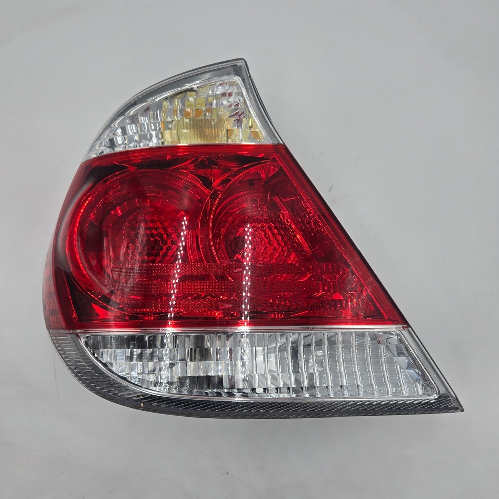 2005-2006 Toyota Camry LE XLE LH Driver Outer Tail Light Lamp OEM TO2800155